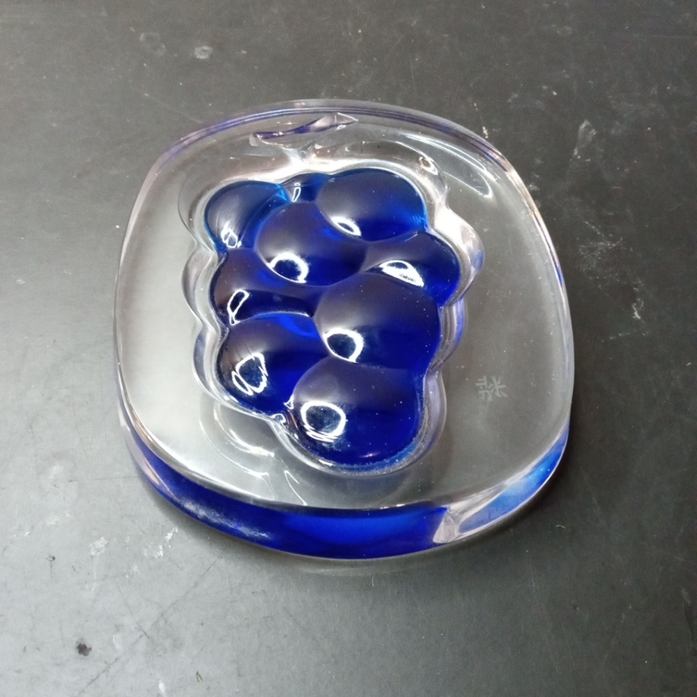 GORGEOUS Signed Ginza Wako Japan 5" Cobalt Blue Grapes Paperweight